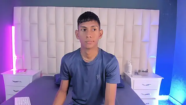 Snapshot of Nick_Collins18 chatting on 02/21/25, 03:34 Nick Collins18 online show from 02/21/25, 03:34