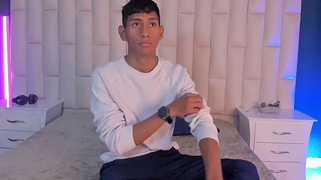 Snapshot of Nick_Collins18 chatting on 03/01/25, 04:37 Nick Collins18 online show from 03/01/25, 04:37