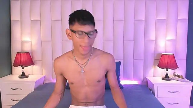 Snapshot of Nick_Collins18 chatting on 03/08/25, 03:50 Nick Collins18 online show from 03/08/25, 03:50