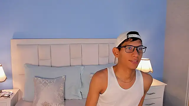 Snapshot of Nick_Collins18 chatting on 09/18/25, 04:36 Nick Collins18 online show from 09/18/25, 04:36