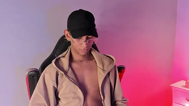 Snapshot of Nick_Collins18 chatting on 10/15/25, 08:53 Nick Collins18 online show from 10/15/25, 08:53