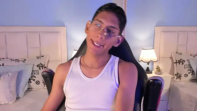 Snapshot of Nick_Collins18 chatting on 10/16/25, 09:05 Nick Collins18 online show from 10/16/25, 09:05