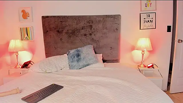 Snapshot of evelyn_evony chatting on 12/26/24, 11:32 evelyn evony online show from 12/26/24, 11:32