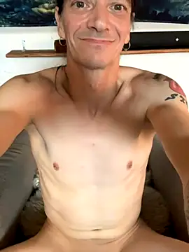 Snapshot of Sunking13cm chatting on 10/14/25, 12:06 Sunking13cm online show from 10/14/25, 12:06