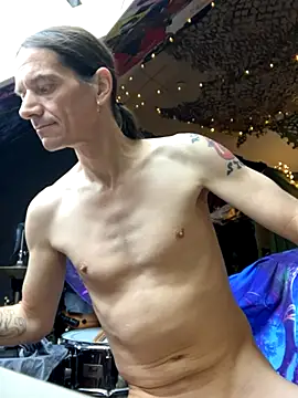 Snapshot of Sunking13cm chatting on 11/04/25, 01:43 Sunking13cm online show from 11/04/25, 01:43