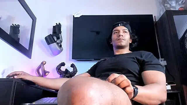 Snapshot of _Heracles1 chatting on 10/07/25, 02:47  Heracles1 online show from 10/07/25, 02:47