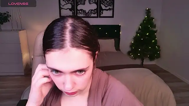 DaniellaLovely online show from 12/18/25, 11:05