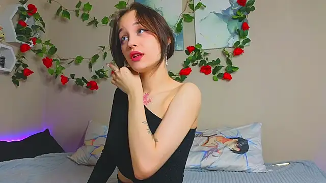 Snapshot of MaryRace chatting on 12/26/24, 12:59 MaryRace online show from 12/26/24, 12:59