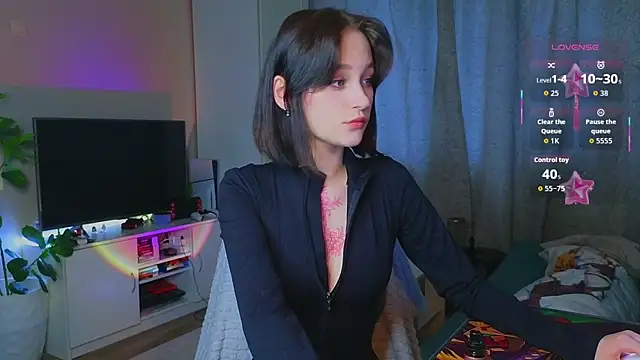 Snapshot of MaryRace chatting on 10/03/25, 12:02 MaryRace online show from 10/03/25, 12:02