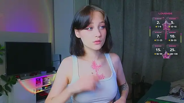 Snapshot of MaryRace chatting on 10/04/25, 12:14 MaryRace online show from 10/04/25, 12:14