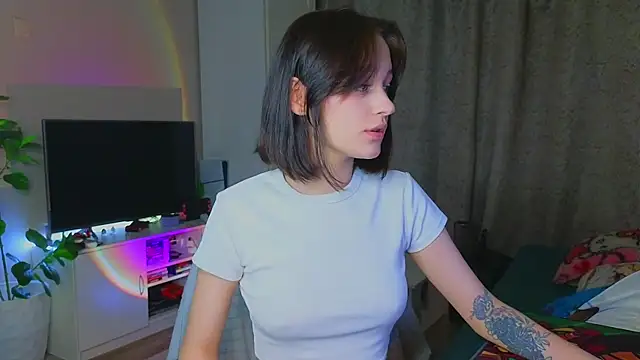 Snapshot of MaryRace chatting on 10/17/25, 12:41 MaryRace online show from 10/17/25, 12:41