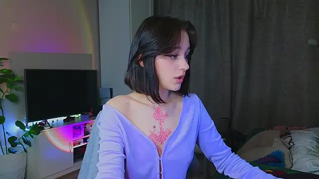 Snapshot of MaryRace chatting on 10/18/25, 12:17 MaryRace online show from 10/18/25, 12:17