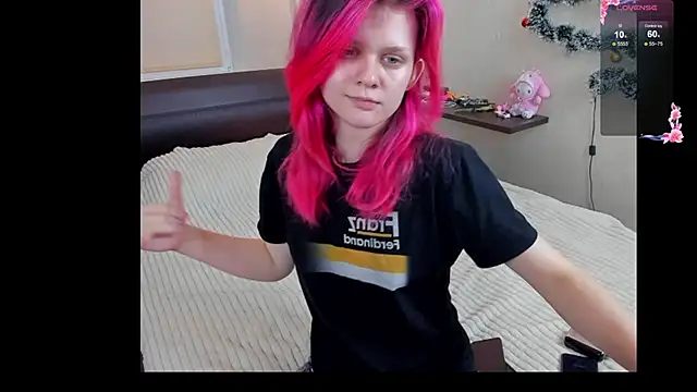 Snapshot of JulieTaylors chatting on 04/14/26, 10:16 JulieTaylors online show from 04/14/26, 10:16