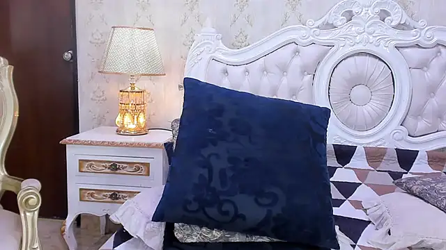 Snapshot of TiaraRosse chatting on 02/14/25, 03:58 TiaraRosse online show from 02/14/25, 03:58