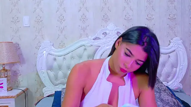 Snapshot of TiaraRosse chatting on 10/08/25, 04:10 TiaraRosse online show from 10/08/25, 04:10