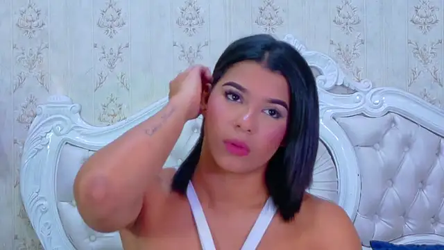 Snapshot of TiaraRosse chatting on 10/09/25, 04:54 TiaraRosse online show from 10/09/25, 04:54