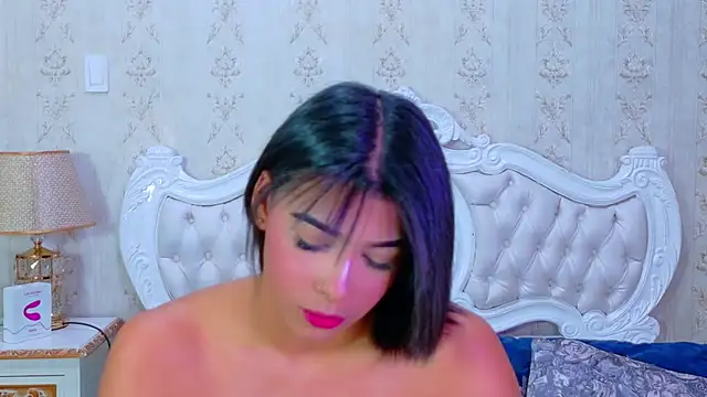 Snapshot of TiaraRosse chatting on 10/15/25, 04:34 TiaraRosse online show from 10/15/25, 04:34