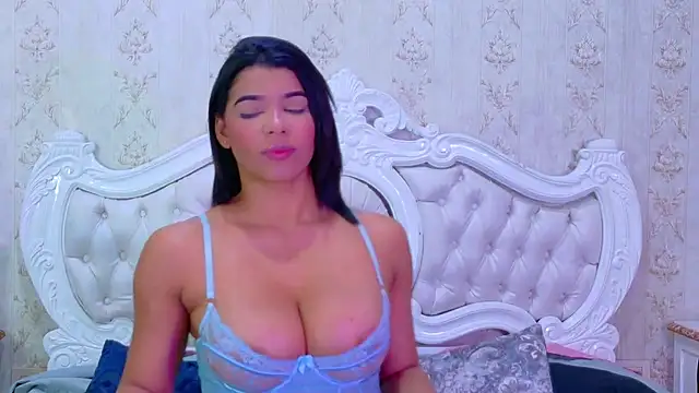 Snapshot of TiaraRosse chatting on 10/18/25, 05:14 TiaraRosse online show from 10/18/25, 05:14