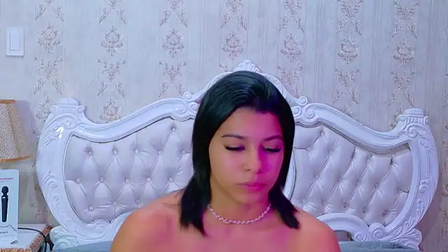 Snapshot of TiaraRosse chatting on 10/23/25, 12:37 TiaraRosse online show from 10/23/25, 12:37