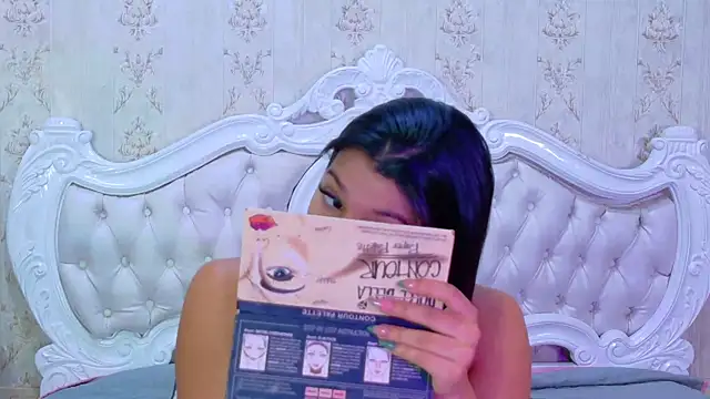 Snapshot of TiaraRosse chatting on 10/24/25, 12:45 TiaraRosse online show from 10/24/25, 12:45