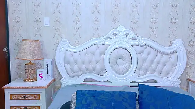 Snapshot of TiaraRosse chatting on 11/21/25, 12:59 TiaraRosse online show from 11/21/25, 12:59