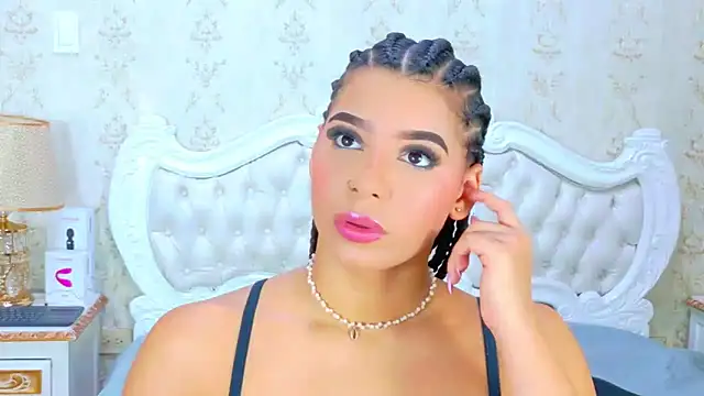 Snapshot of TiaraRosse chatting on 11/25/25, 01:44 TiaraRosse online show from 11/25/25, 01:44