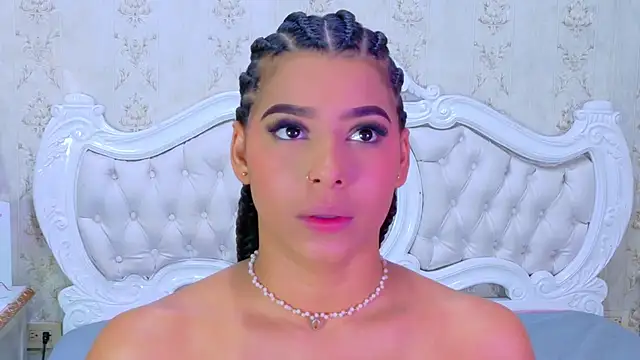 Snapshot of TiaraRosse chatting on 11/26/25, 01:01 TiaraRosse online show from 11/26/25, 01:01