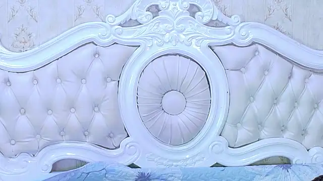 Snapshot of TiaraRosse chatting on 12/01/25, 02:11 TiaraRosse online show from 12/01/25, 02:11