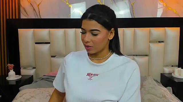 Snapshot of TiaraRosse chatting on 12/05/25, 05:05 TiaraRosse online show from 12/05/25, 05:05