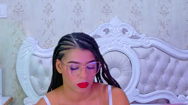 Snapshot of TiaraRosse chatting on 12/15/25, 04:11 TiaraRosse online show from 12/15/25, 04:11