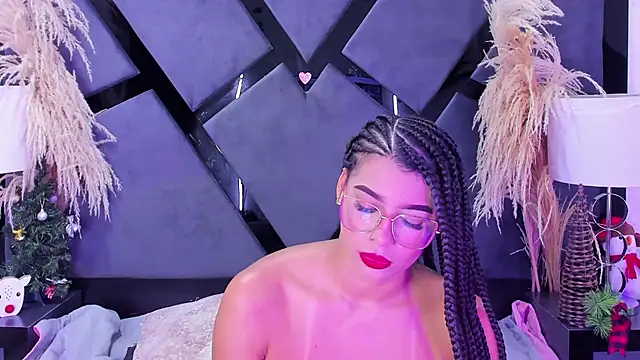 Snapshot of TiaraRosse chatting on 12/18/25, 05:24 TiaraRosse online show from 12/18/25, 05:24