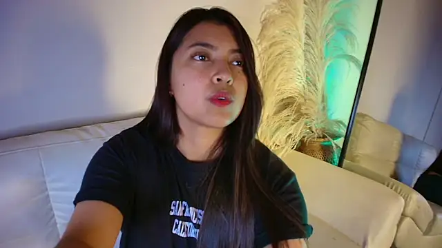 Rebeca Williams  online show from 02/05/25, 02:08