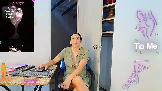Snapshot of Oh_Tique chatting on 06/19/26, 06:01 Oh Tique online show from 06/19/26, 06:01