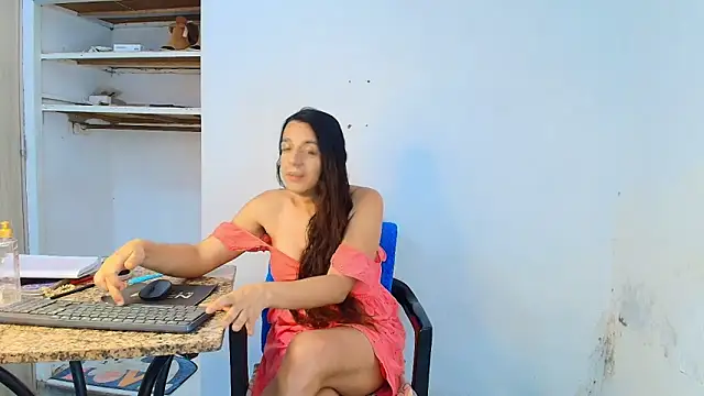 Snapshot of Oh_Tique chatting on 06/20/26, 07:22 Oh Tique online show from 06/20/26, 07:22
