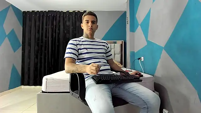 Snapshot of simookeler chatting on 12/16/24, 12:37 simookeler online show from 12/16/24, 12:37