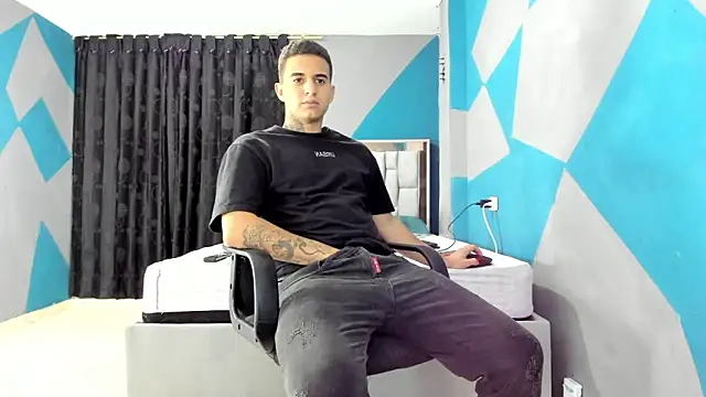 Snapshot of simookeler chatting on 12/17/24, 04:45 simookeler online show from 12/17/24, 04:45