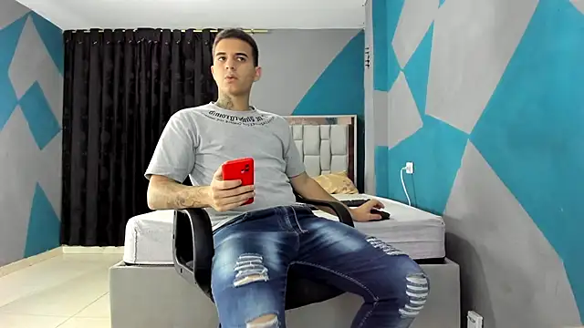 Snapshot of simookeler chatting on 12/18/24, 03:26 simookeler online show from 12/18/24, 03:26