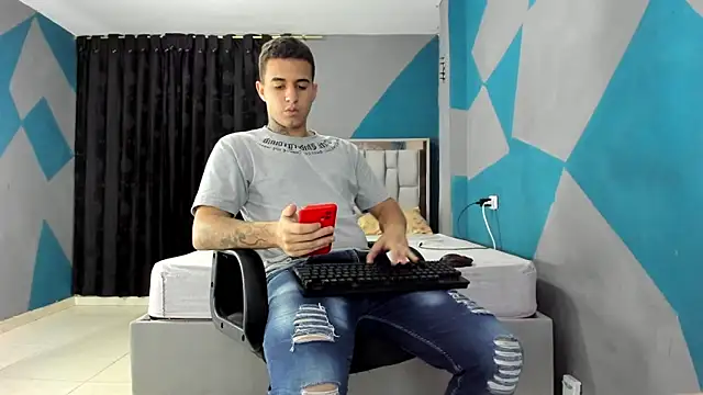 Snapshot of simookeler chatting on 12/18/24, 06:32 simookeler online show from 12/18/24, 06:32