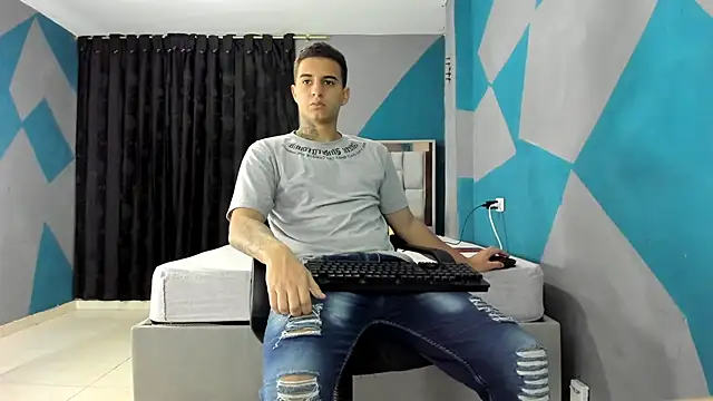 Snapshot of simookeler chatting on 12/18/24, 10:46 simookeler online show from 12/18/24, 10:46