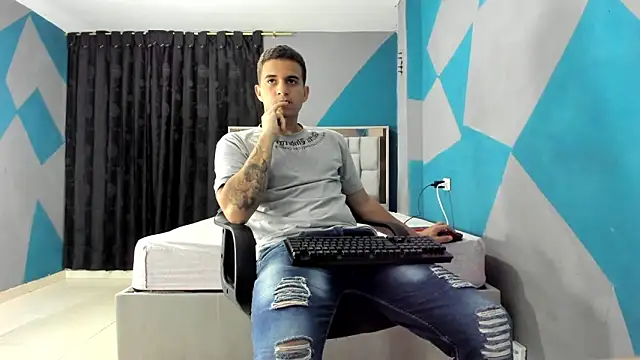 Snapshot of simookeler chatting on 12/19/24, 02:34 simookeler online show from 12/19/24, 02:34