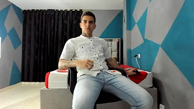 Snapshot of simookeler chatting on 12/21/24, 03:14 simookeler online show from 12/21/24, 03:14