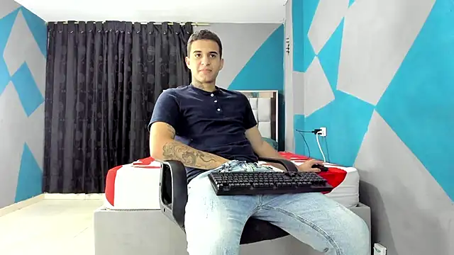 Snapshot of simookeler chatting on 12/23/24, 03:40 simookeler online show from 12/23/24, 03:40