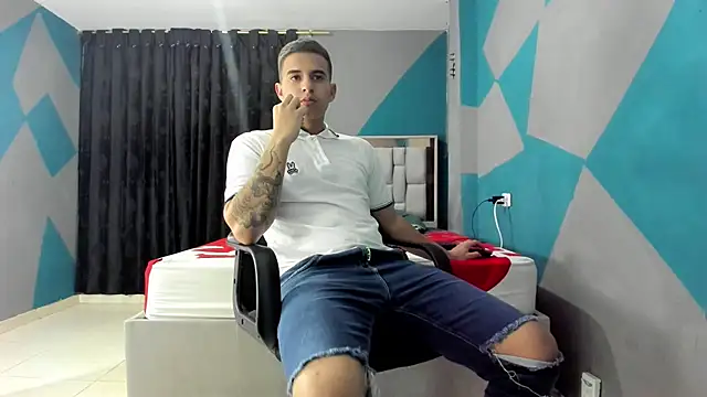 Snapshot of simookeler chatting on 12/29/24, 06:03 simookeler online show from 12/29/24, 06:03