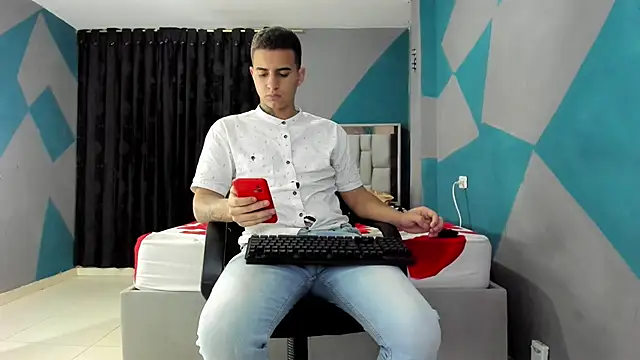 Snapshot of simookeler chatting on 12/31/24, 08:37 simookeler online show from 12/31/24, 08:37