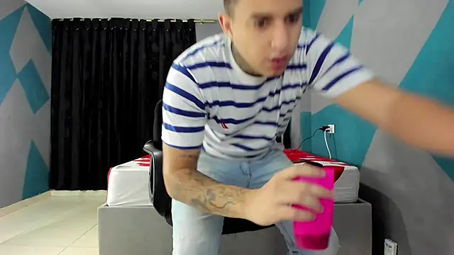 Snapshot of simookeler chatting on 01/03/25, 03:05 simookeler online show from 01/03/25, 03:05