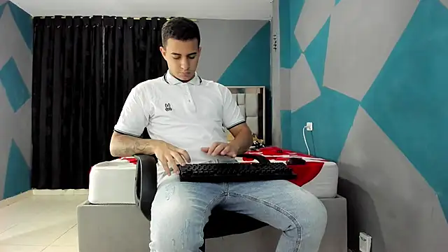 Snapshot of simookeler chatting on 01/05/25, 01:45 simookeler online show from 01/05/25, 01:45