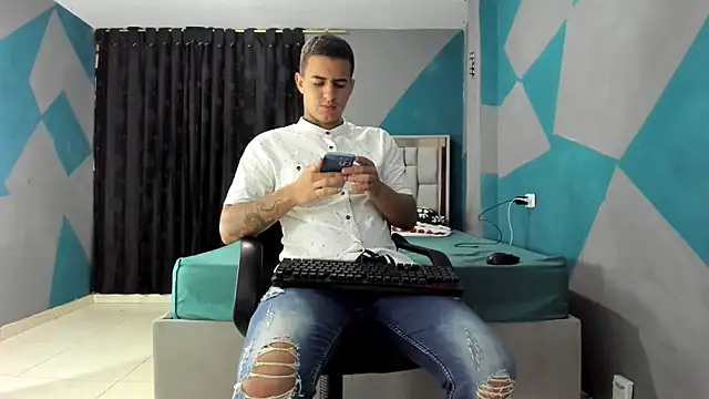 Snapshot of simookeler chatting on 01/24/25, 05:11 simookeler online show from 01/24/25, 05:11