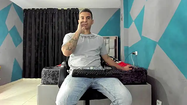 Snapshot of simookeler chatting on 02/20/25, 02:40 simookeler online show from 02/20/25, 02:40