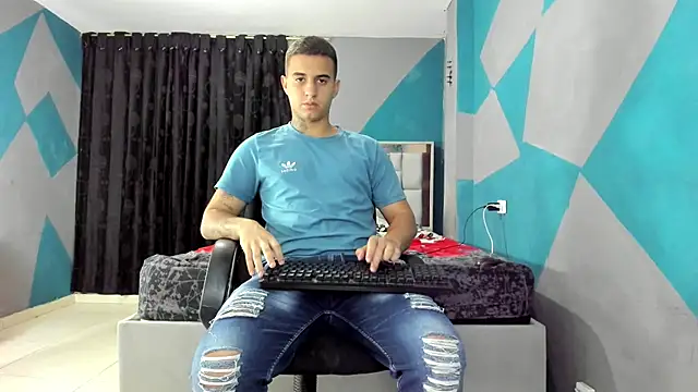 Snapshot of simookeler chatting on 02/22/25, 06:06 simookeler online show from 02/22/25, 06:06