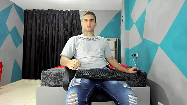 Snapshot of simookeler chatting on 03/15/25, 08:58 simookeler online show from 03/15/25, 08:58